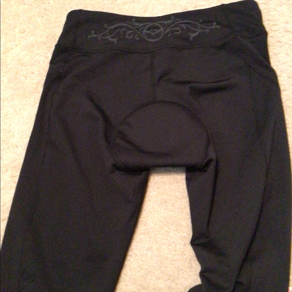Athleta Black Tattoo Bike/Spin Padded Crop Capri